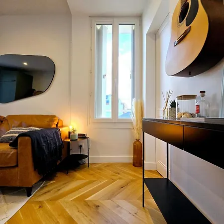 Le Petit * كابورغ